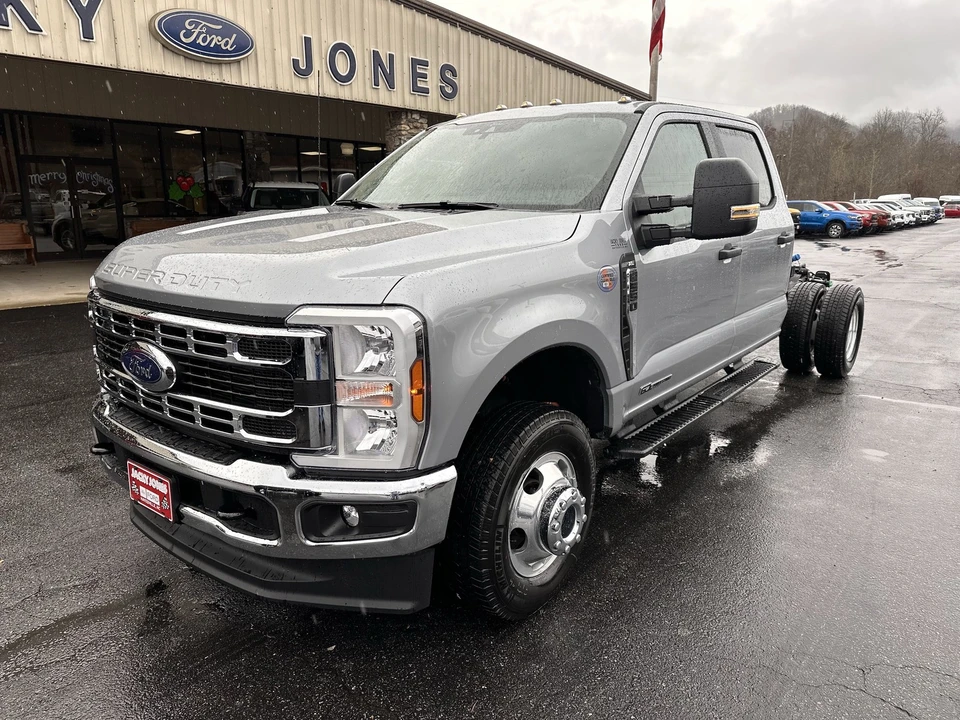 2026 Ford Super Duty 5th Gen - Image 2 of 21