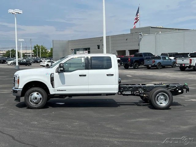 2026 Ford Super Duty 5th Gen - Image 2 of 12