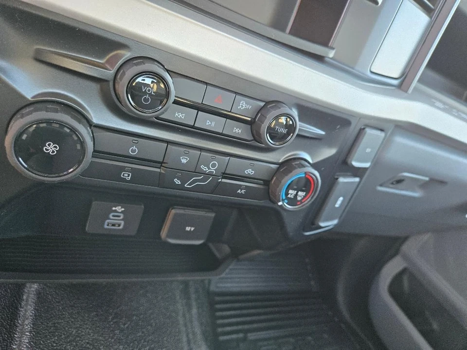 2026 Ford Super Duty 5th Gen - Image 13 of 17