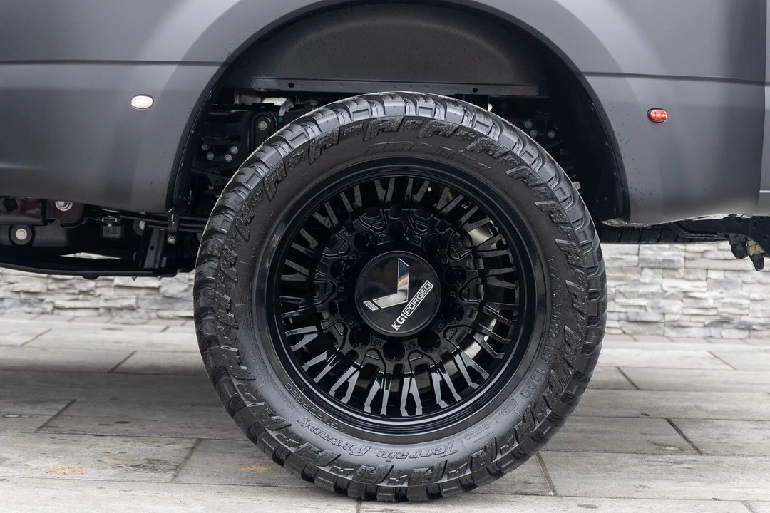 2026 Ford Super Duty 5th Gen - Image 19 of 21