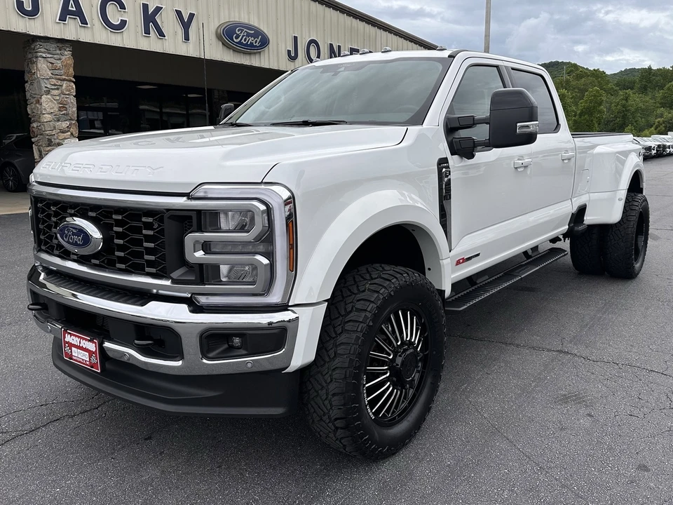 2026 Ford Super Duty 5th Gen - Image 2 of 31