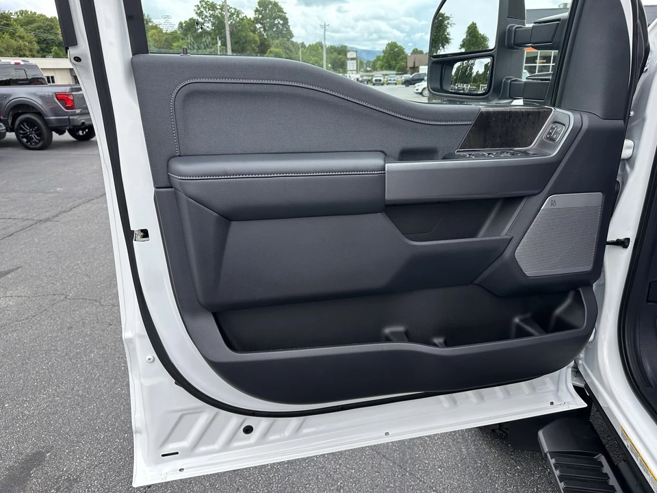 2026 Ford Super Duty 5th Gen - Image 11 of 31