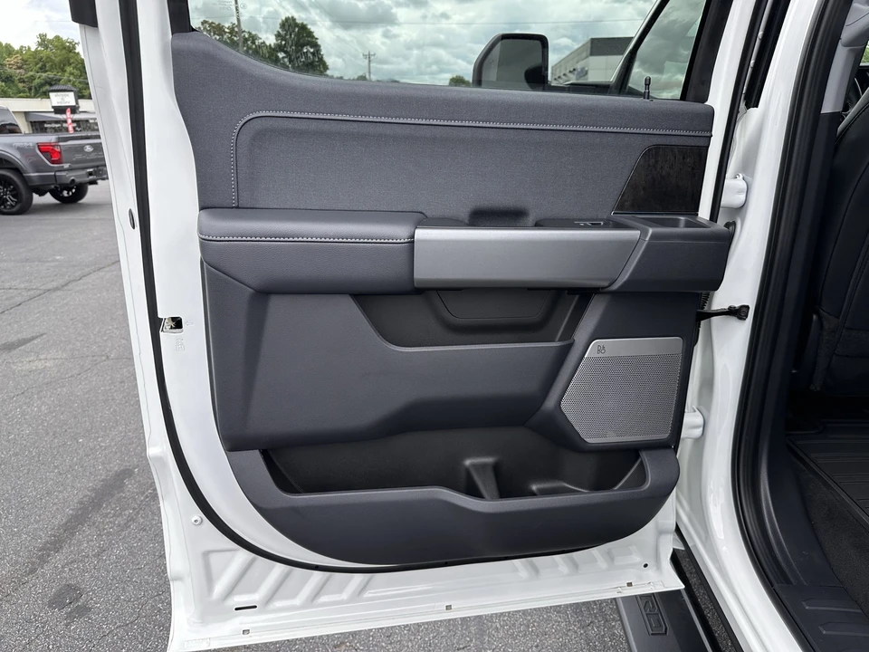 2026 Ford Super Duty 5th Gen - Image 13 of 31