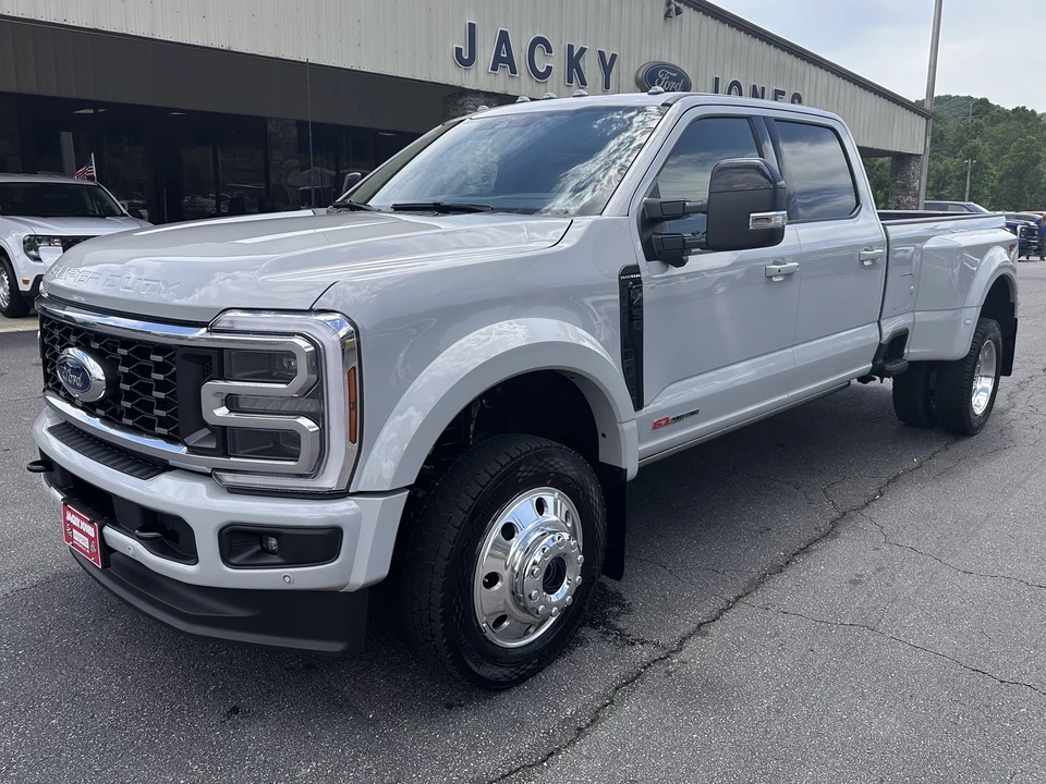 2026 Ford Super Duty 5th Gen - Image 2 of 31