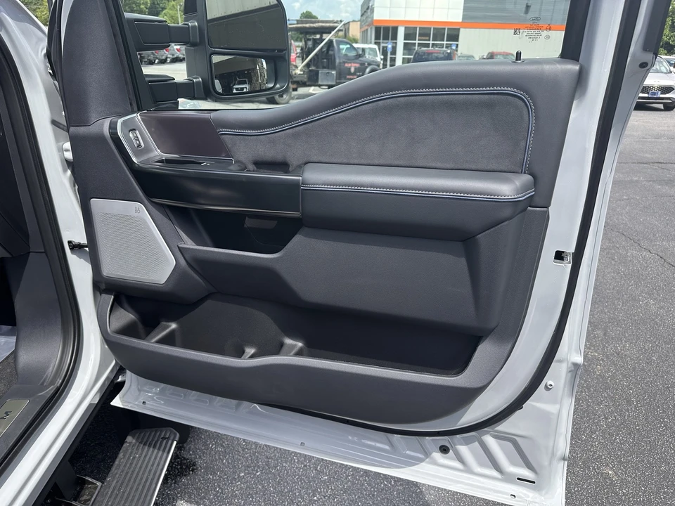 2026 Ford Super Duty 5th Gen - Image 15 of 31