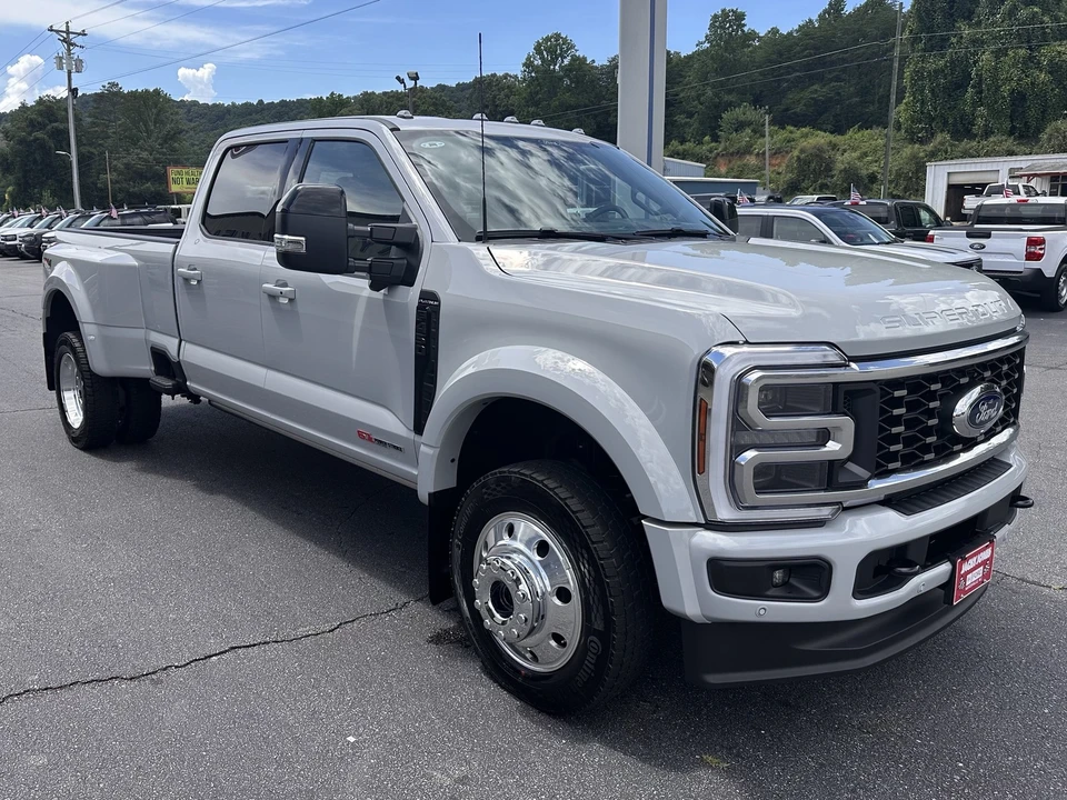 2026 Ford Super Duty 5th Gen - Image 4 of 31
