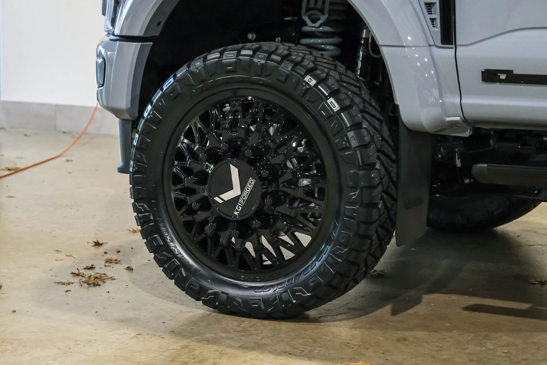 2026 Ford Super Duty 5th Gen - Image 9 of 12