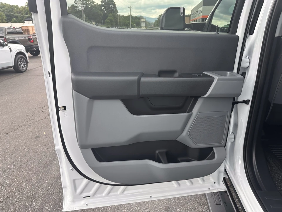 2026 Ford Super Duty 5th Gen - Image 9 of 26