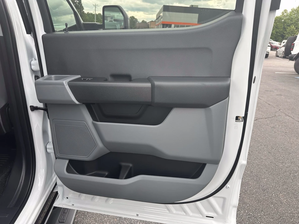 2026 Ford Super Duty 5th Gen - Image 13 of 26