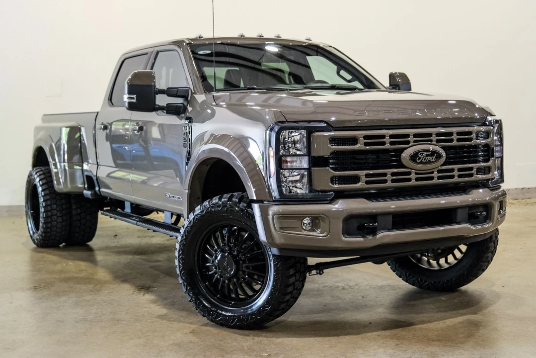 2026 Ford Super Duty 5th Gen - Image 2 of 12