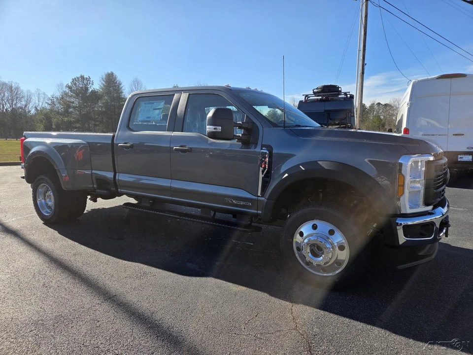 2026 Ford Super Duty 5th Gen - Image 2 of 21