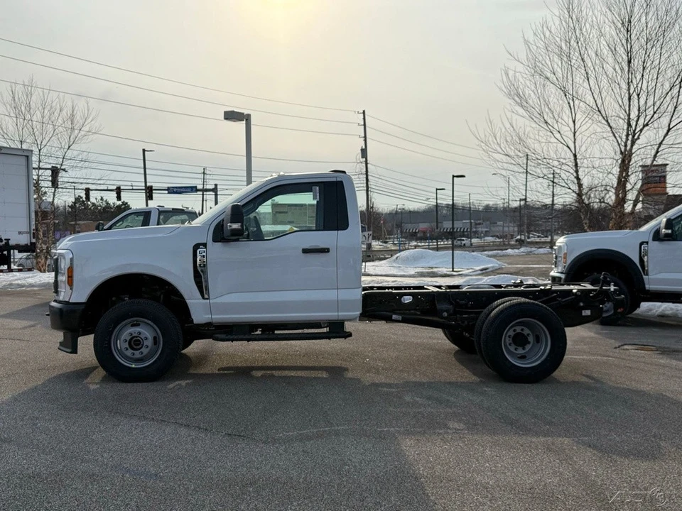 2026 Ford Super Duty 5th Gen - Image 2 of 24