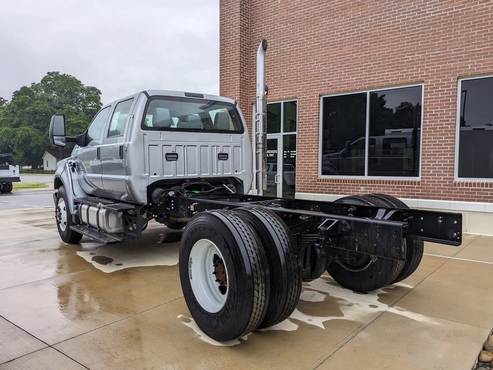 2026 Ford Super Duty 5th Gen - Image 6 of 12
