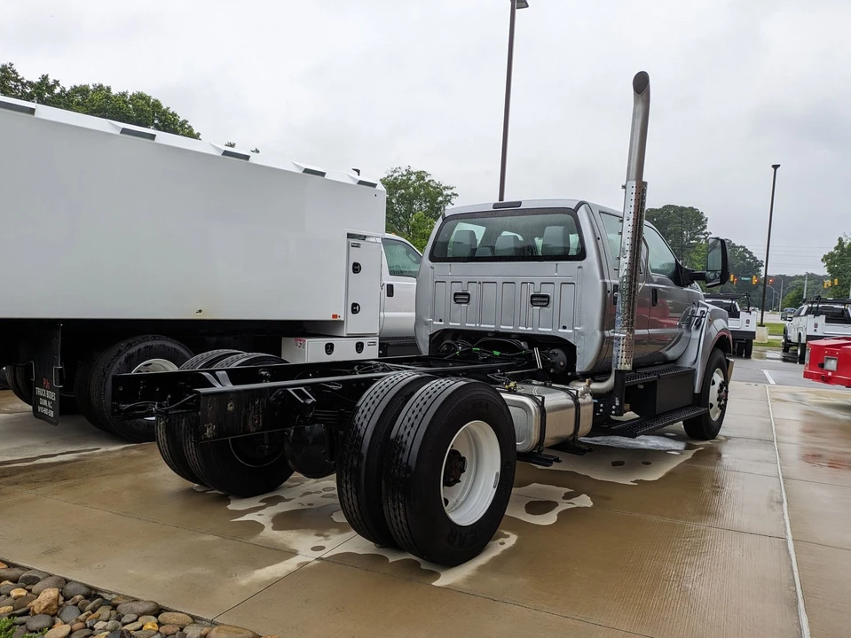 2026 Ford Super Duty 5th Gen - Image 4 of 12