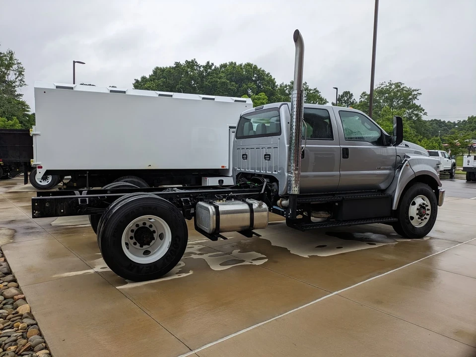 2026 Ford Super Duty 5th Gen - Image 3 of 12