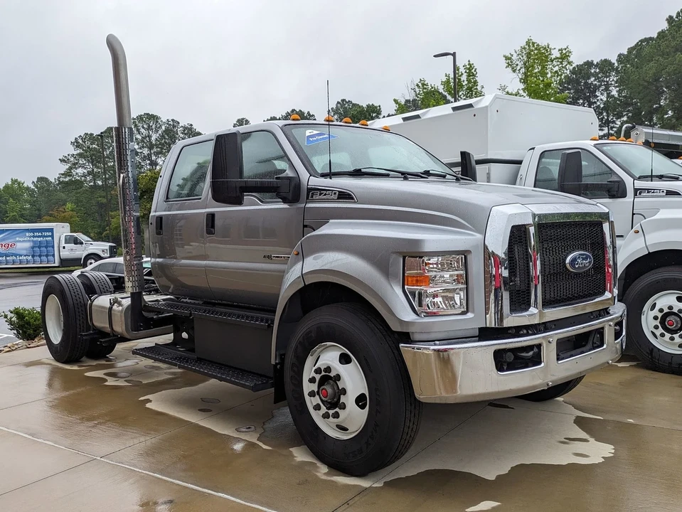 2026 Ford Super Duty 5th Gen - Image 2 of 21