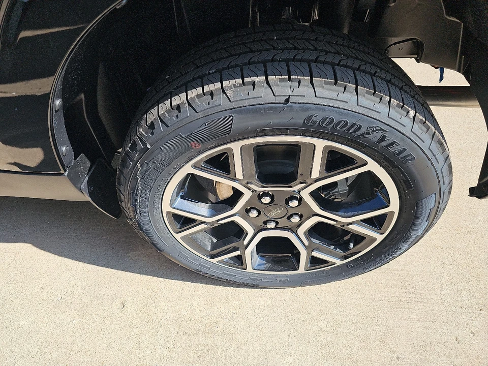 2026 Ford Maverick - Image 14 of 25