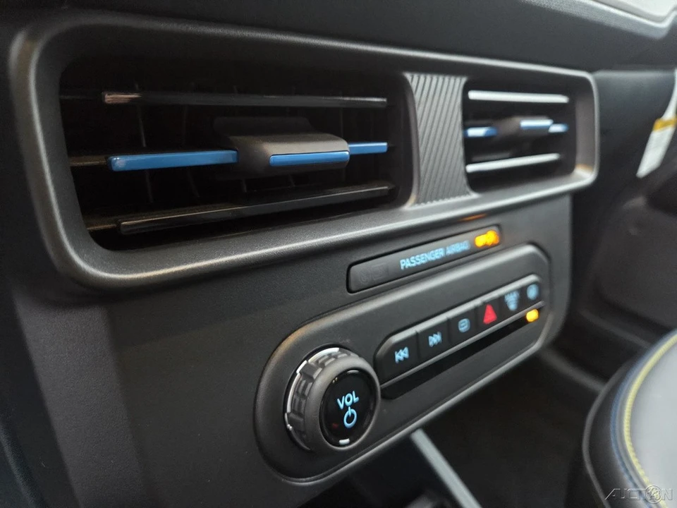 2026 Ford Maverick - Image 17 of 21