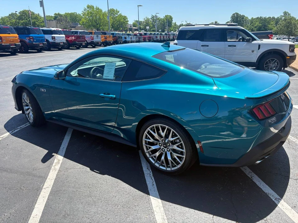 2026 Ford S650 Mustang GT - Image 2 of 15