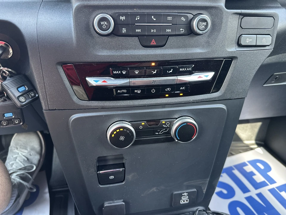 2026 Ford Explorer 6th Gen - Image 22 of 26