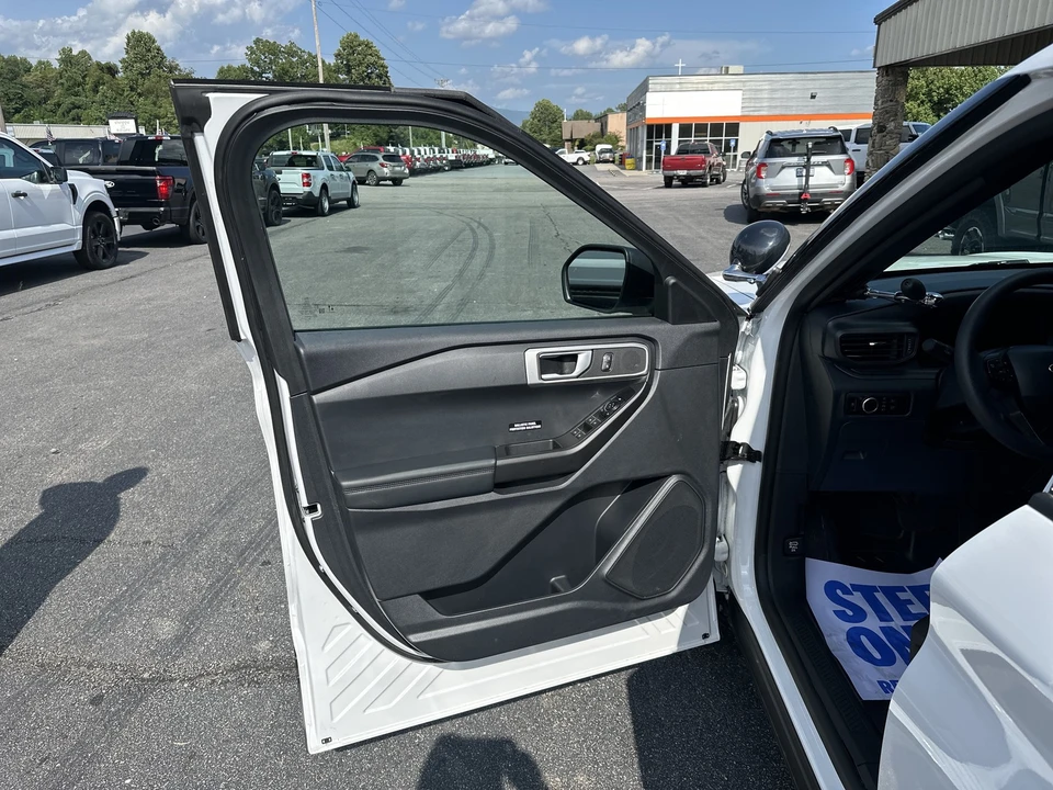 2026 Ford Explorer 6th Gen - Image 10 of 26