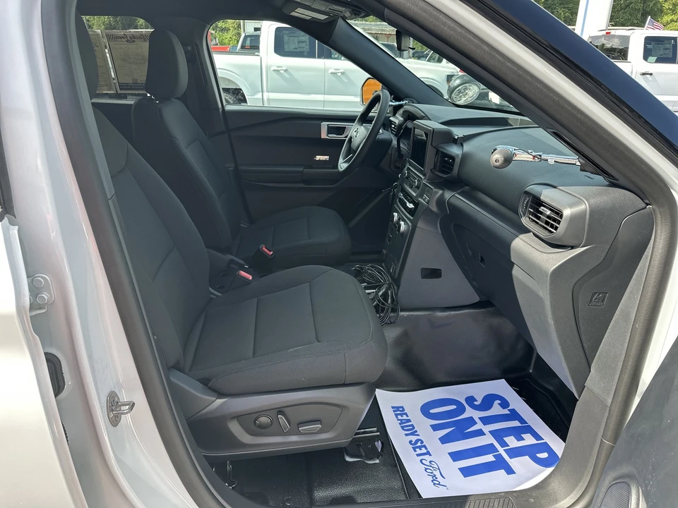 2026 Ford Explorer 6th Gen - Image 13 of 26