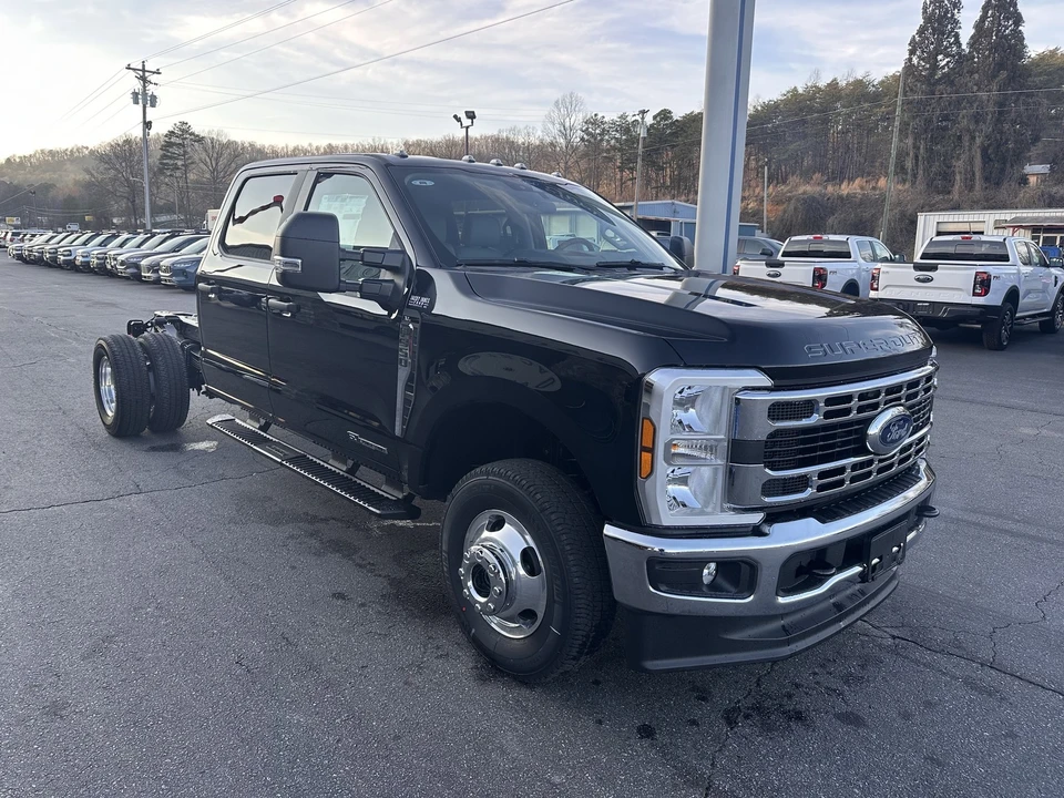 2026 Ford Super Duty 5th Gen - Image 3 of 21