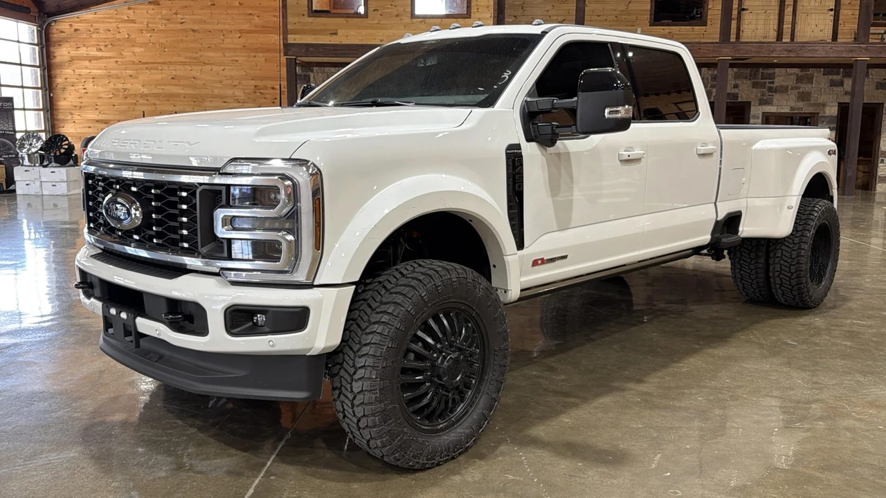 2026 Ford Super Duty 5th Gen - Image 10 of 31