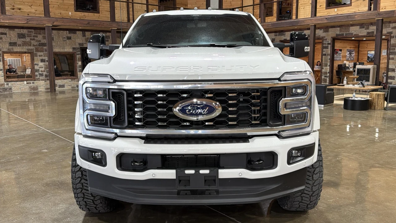 2026 Ford Super Duty 5th Gen - Image 11 of 31