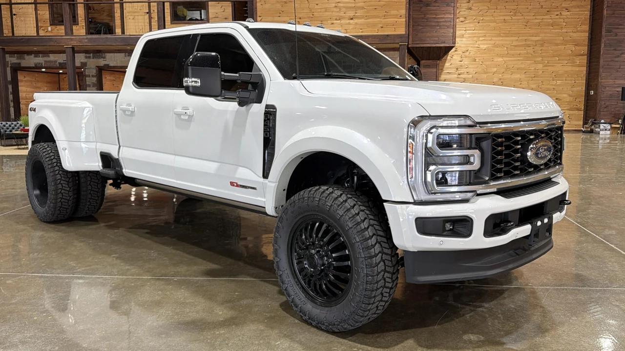 2026 Ford Super Duty 5th Gen - Image 12 of 31
