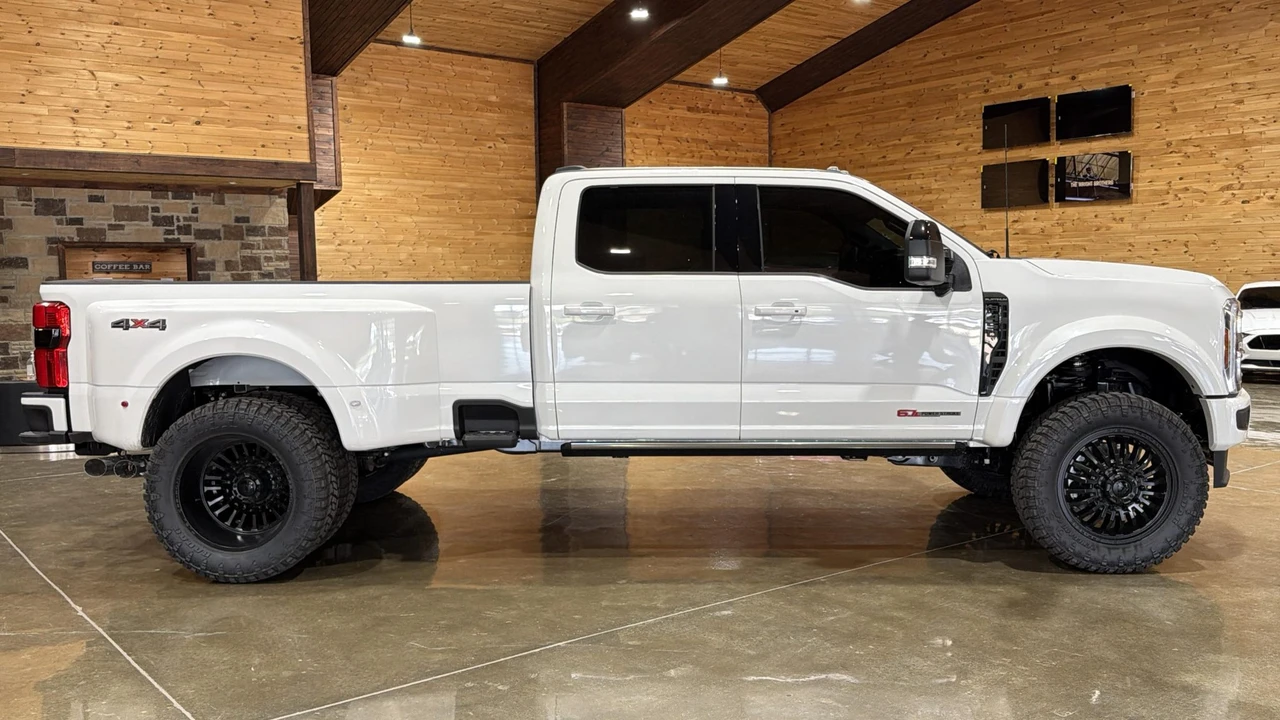 2026 Ford Super Duty 5th Gen - Image 13 of 31
