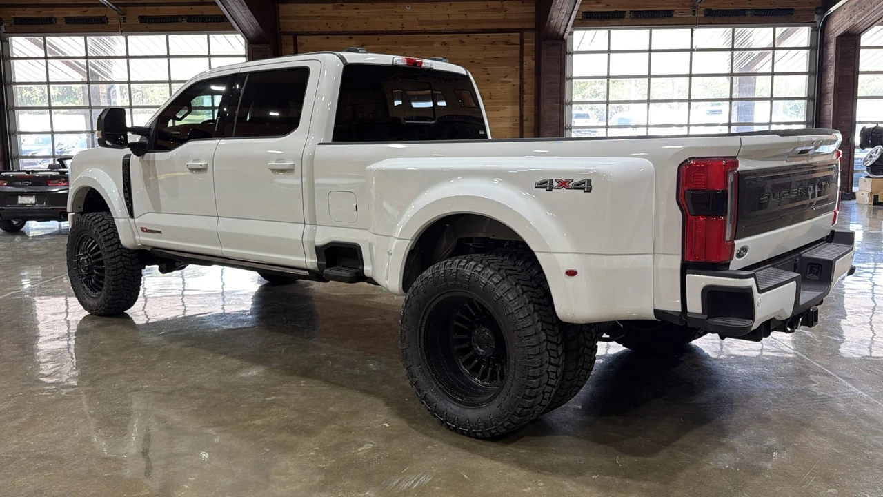 2026 Ford Super Duty 5th Gen - Image 16 of 31