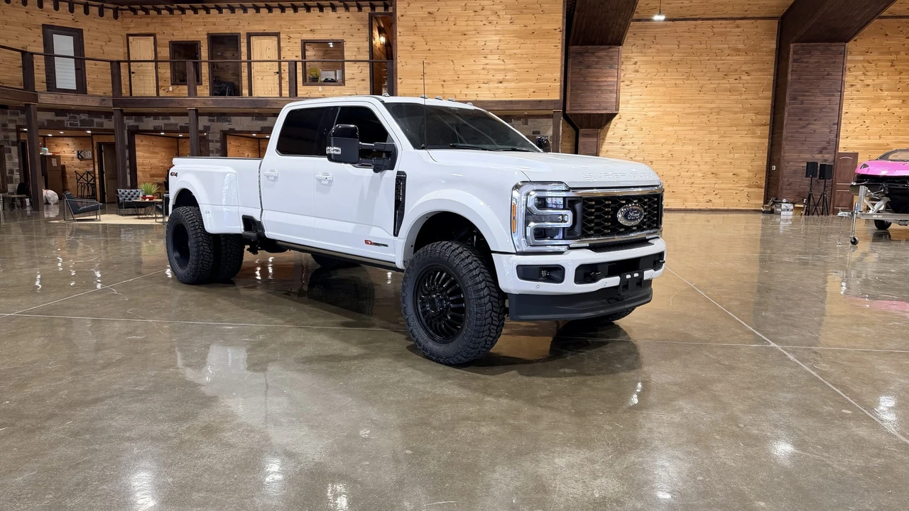2026 Ford Super Duty 5th Gen - Image 4 of 31