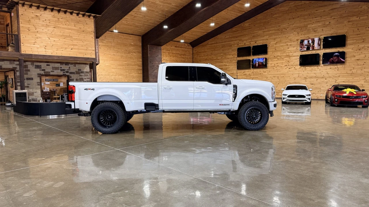 2026 Ford Super Duty 5th Gen - Image 5 of 31