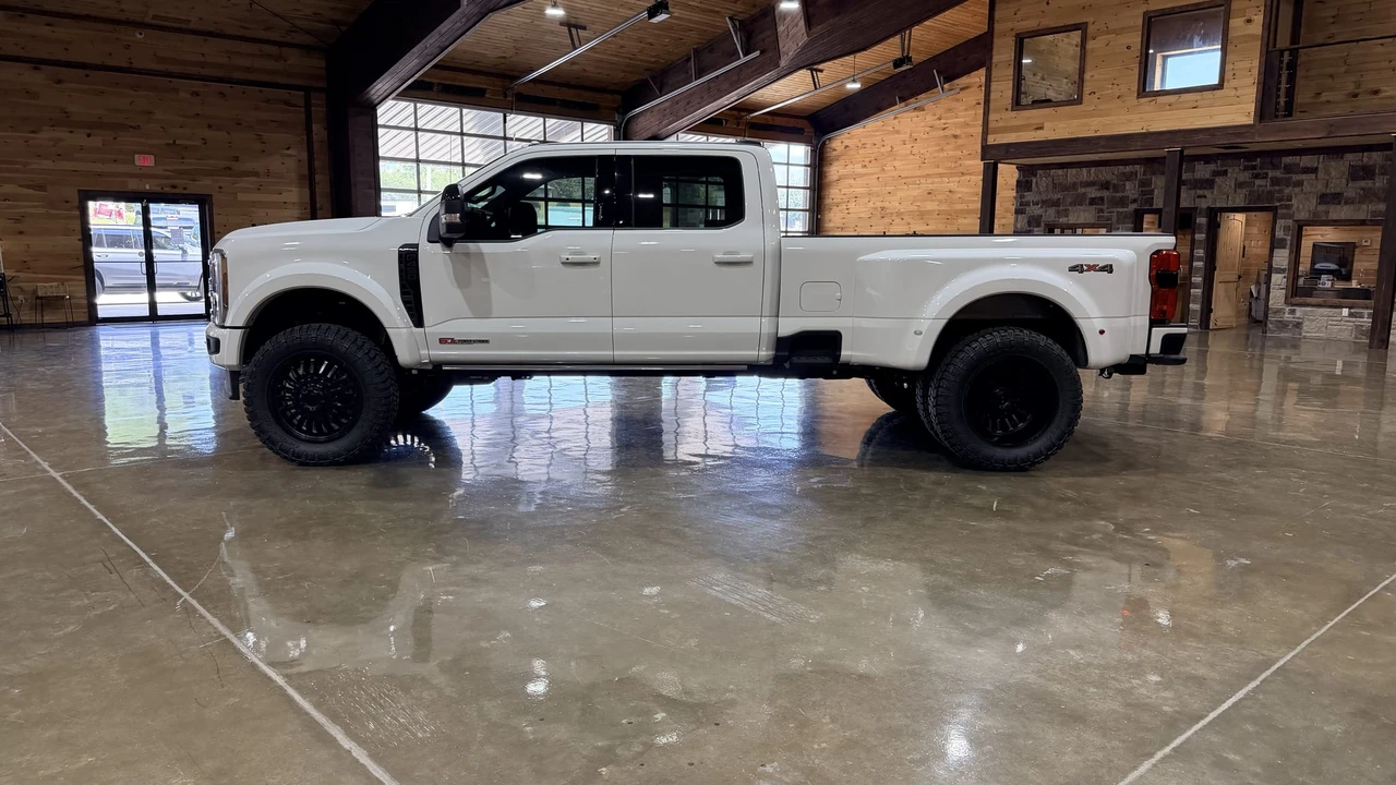 2026 Ford Super Duty 5th Gen - Image 9 of 31
