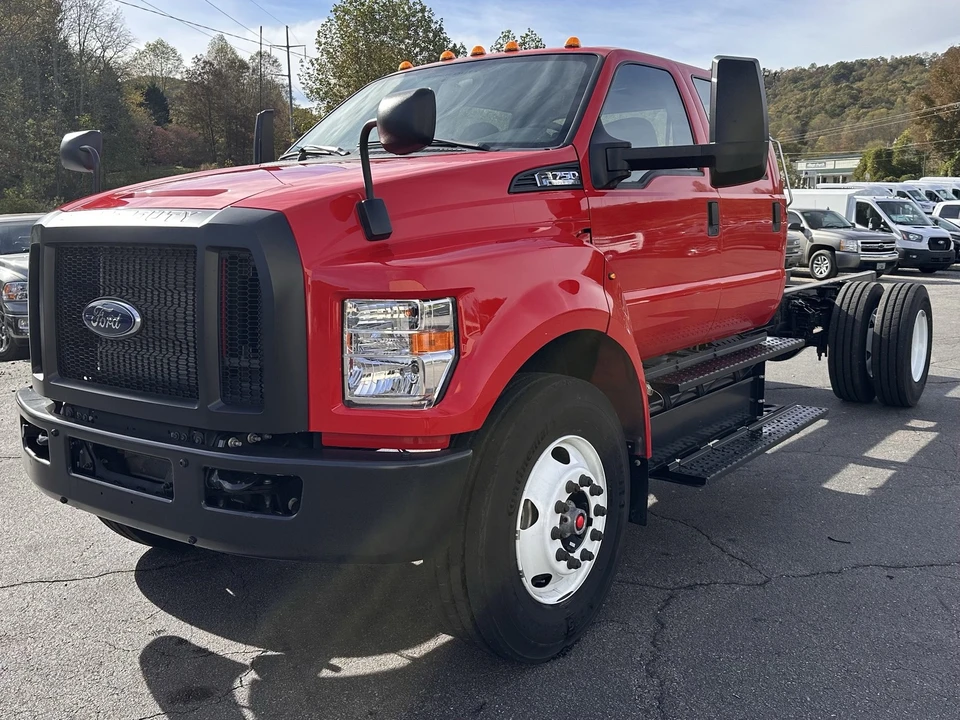 2026 Ford Super Duty 5th Gen - Image 2 of 12