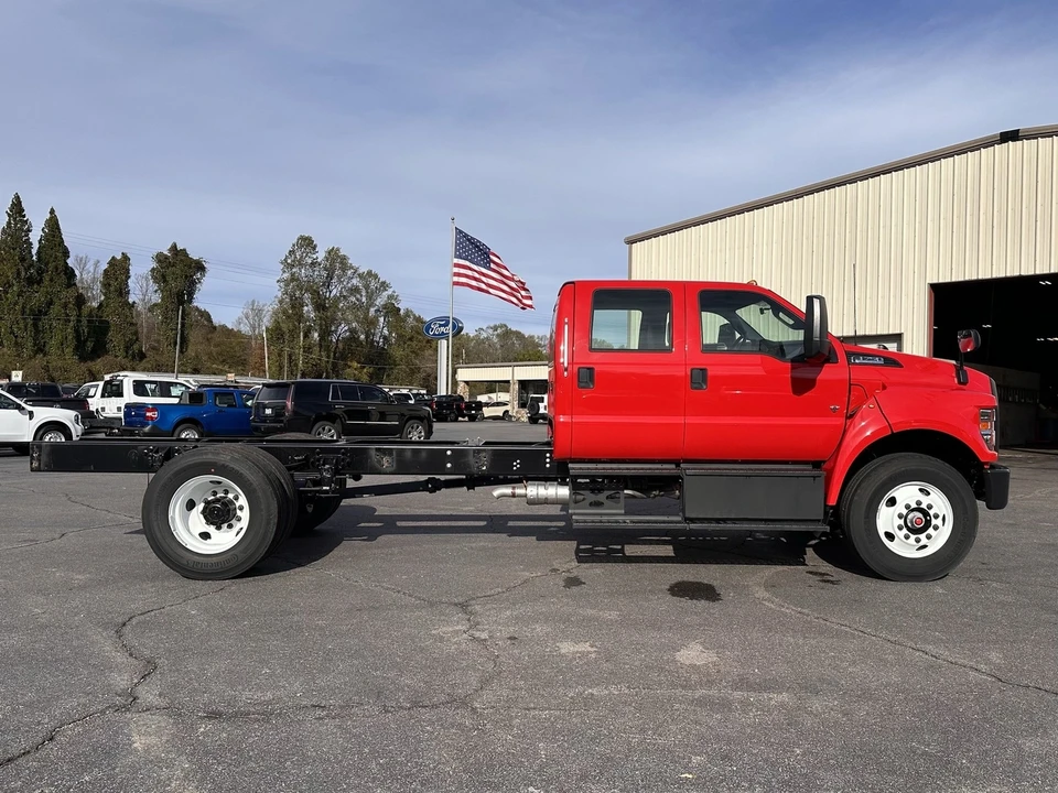 2026 Ford Super Duty 5th Gen - Image 5 of 12