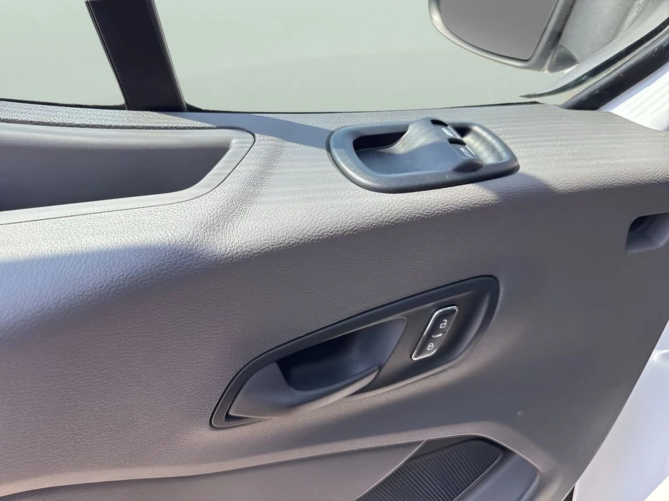 2026 Ford Transit - Image 23 of 31