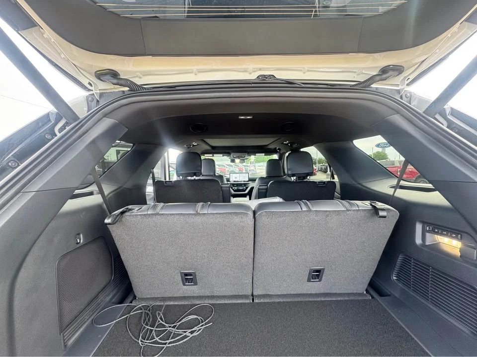 2026 Ford Explorer 6th Gen - Image 8 of 9
