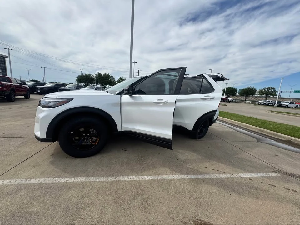 2026 Ford Explorer 6th Gen - Image 6 of 9