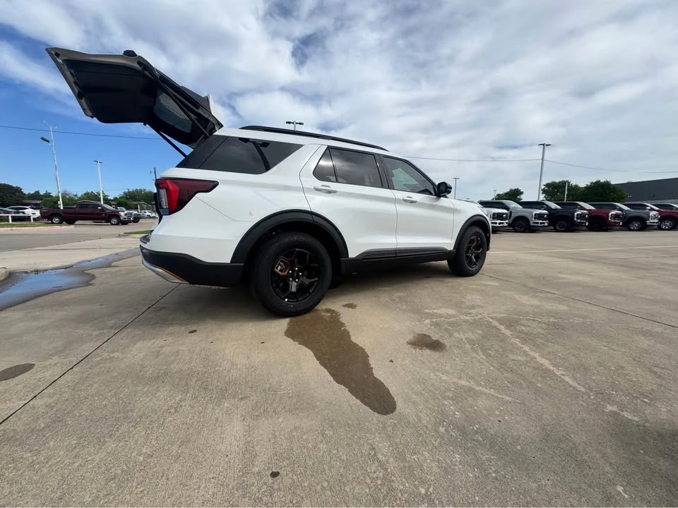 2026 Ford Explorer 6th Gen - Image 3 of 9