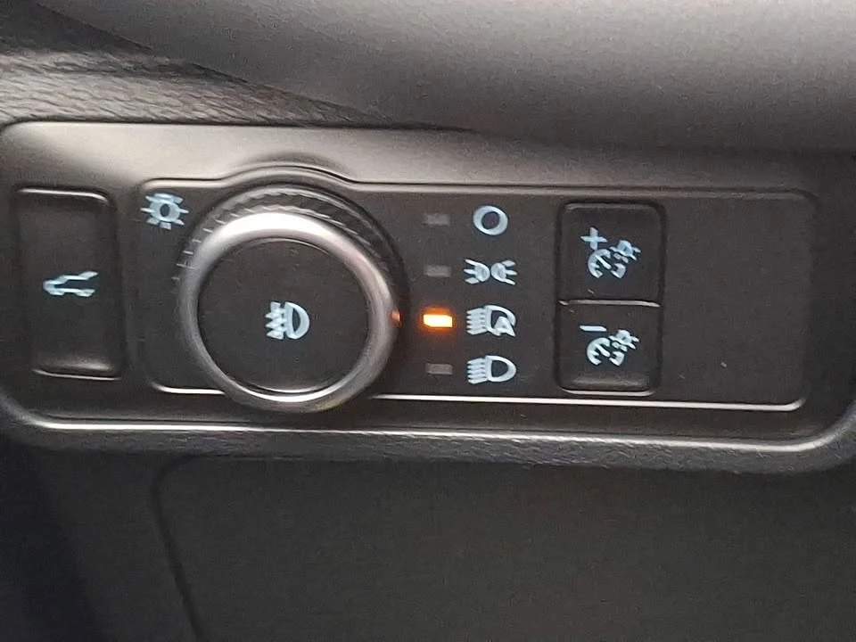 2026 Ford Explorer 6th Gen - Image 17 of 20