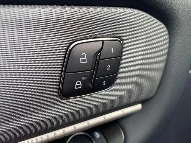 2026 Ford Explorer 6th Gen - Image 13 of 20