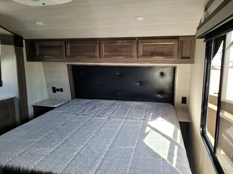 2026 Genesis - Image 17 of 20