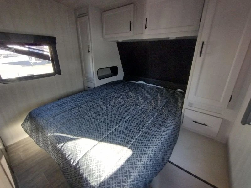 2026 Genesis - Image 12 of 18