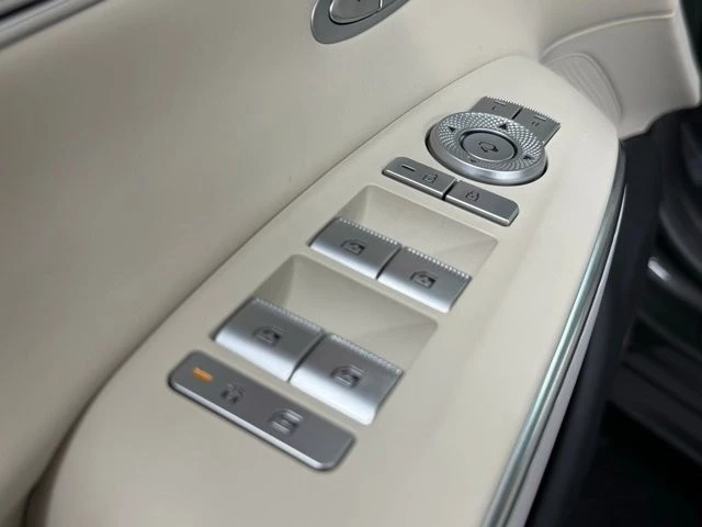 2026 Genesis GV70 - Image 15 of 21