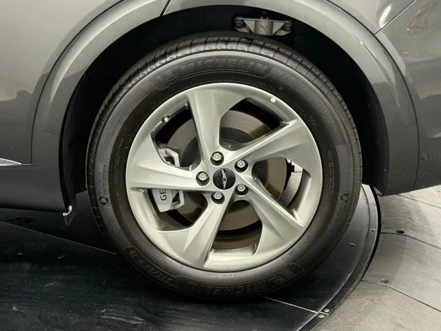 2026 Genesis GV70 - Image 13 of 21