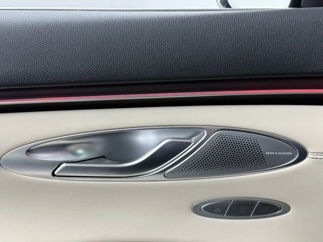 2026 Genesis GV70 - Image 16 of 21