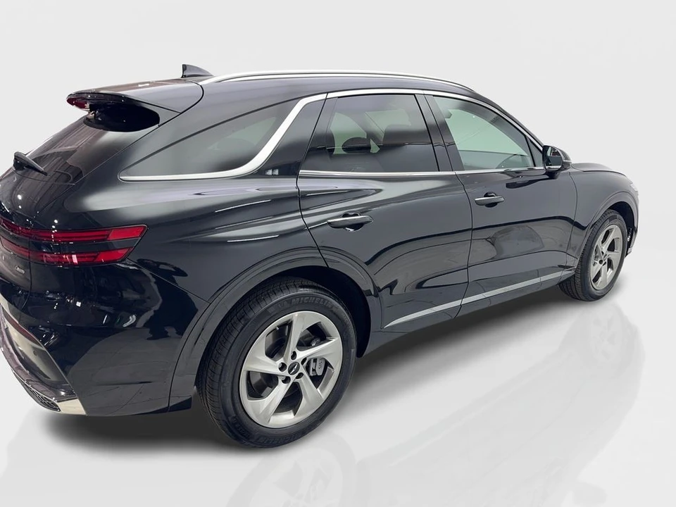 2026 Genesis GV70 - Image 13 of 21