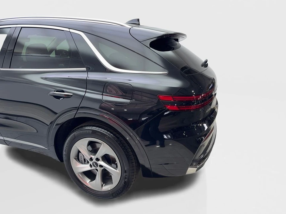2026 Genesis GV70 - Image 17 of 21